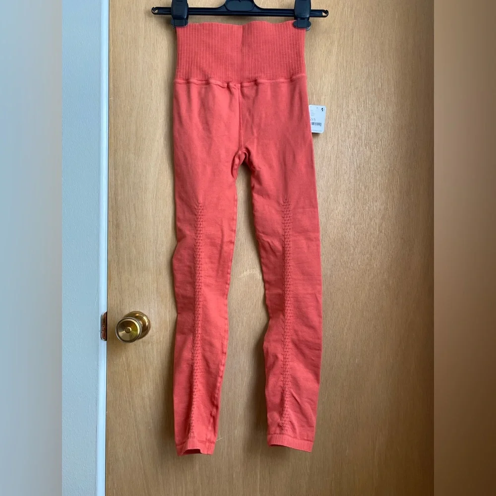 NWT Free People Good Karma Leggings in Pomelo - XS/S - Picture 6 of 8